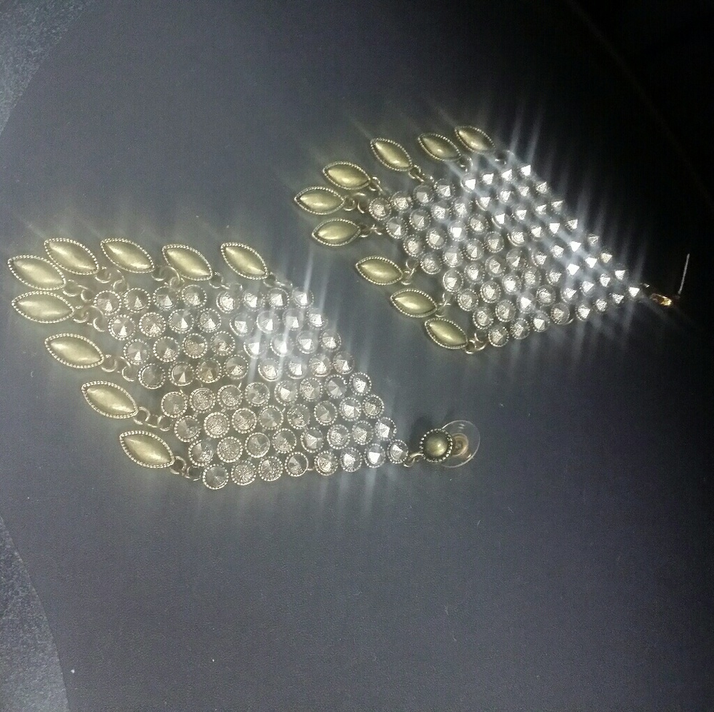 Earrings dangle style hammered metal. From nastyga